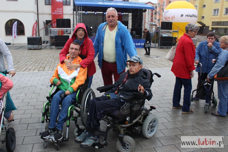 Niepełnosprawni świętowali w rynku