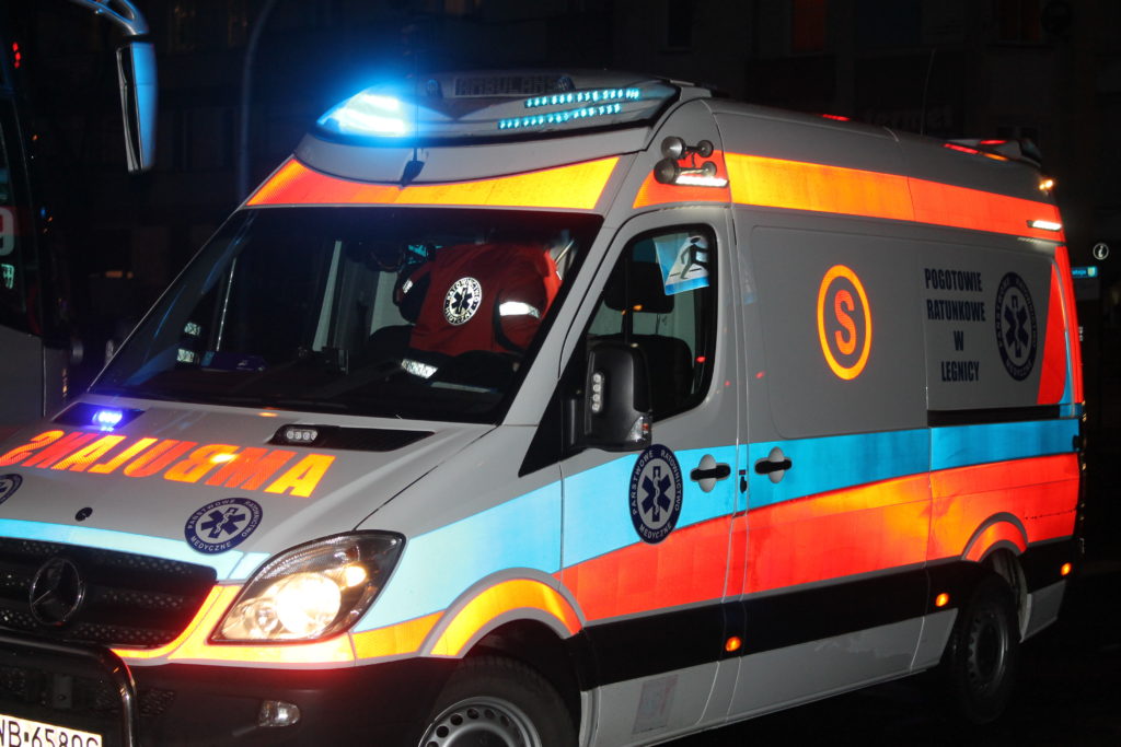 LUBIN. Skopał karetkę pogotowia