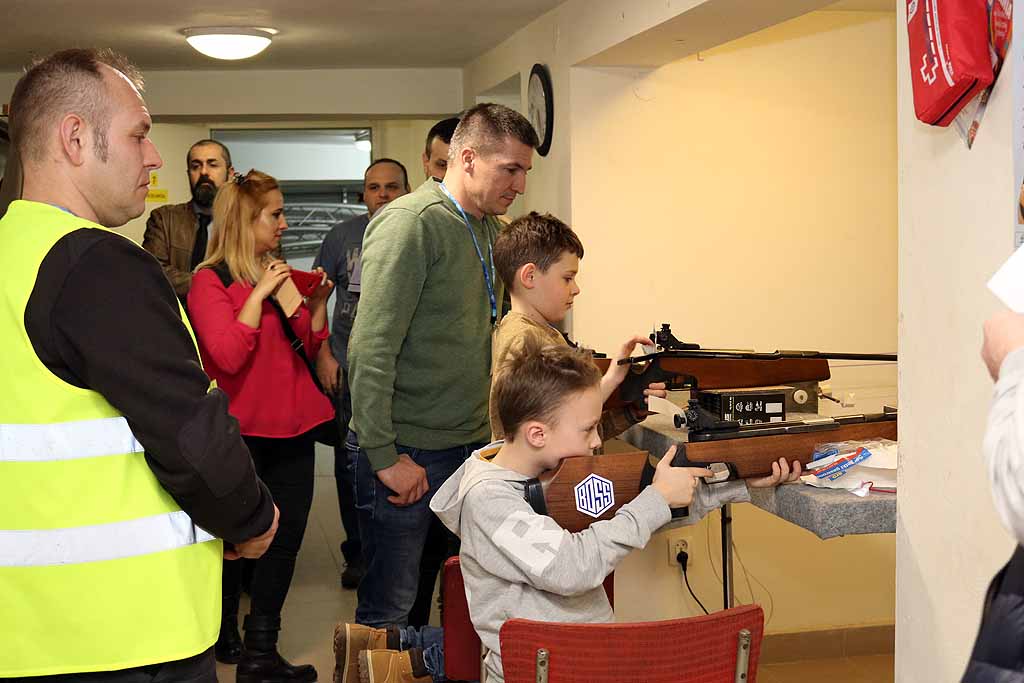 ŚCINAWA. Ukradli pieniądze…razem z bankomatem