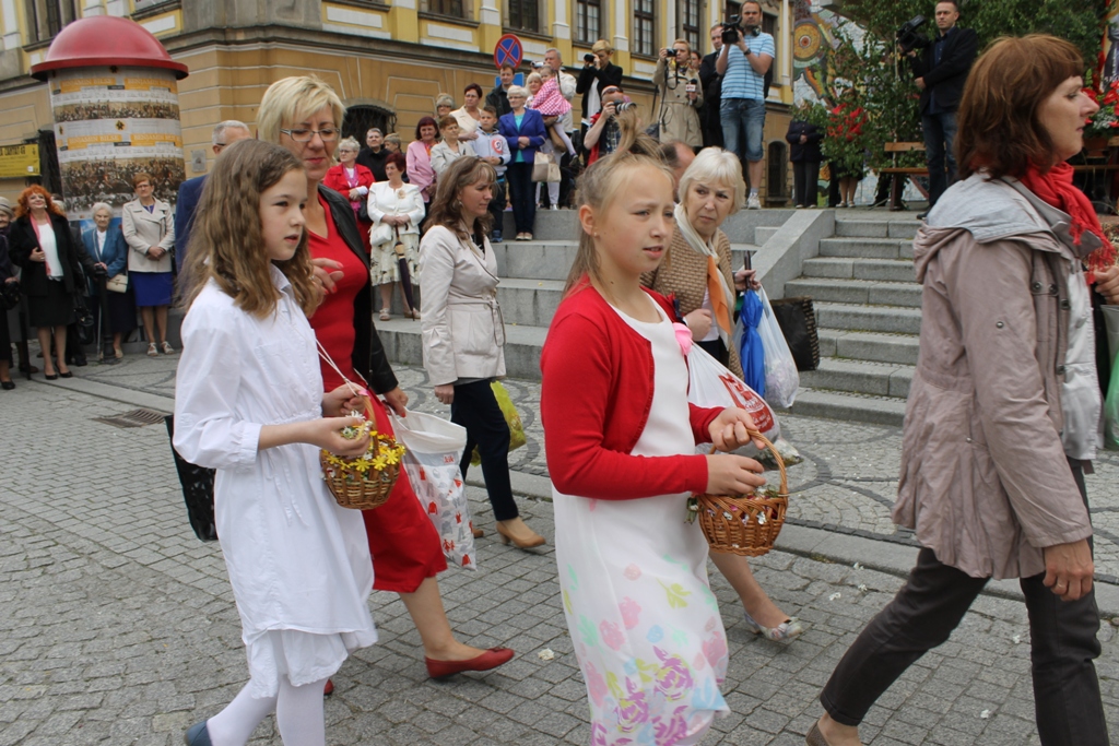 LEGNICA. Satyrycy: Dziś świat ma wspólną religię
