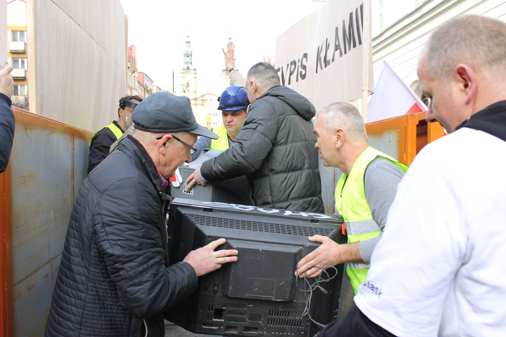 LUBIN. Wjechał w tył mercedesa