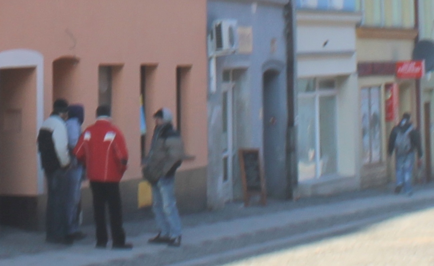 ZŁOTORYJA. Z nożem po telefon