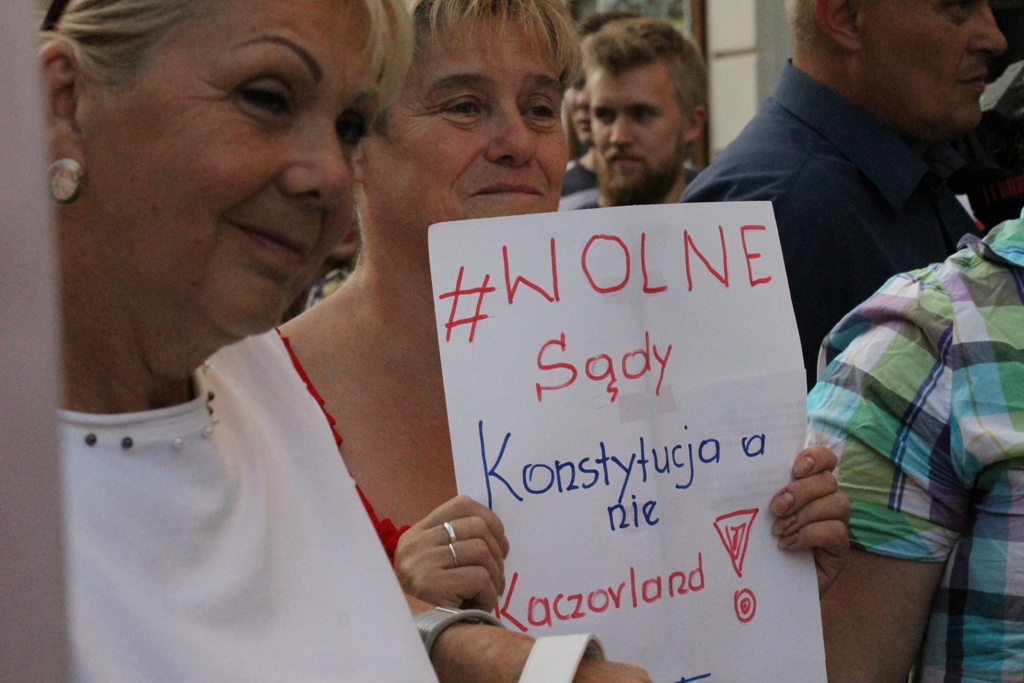 LEGNICA. Depcząc sobie po piętach, ogłupiają wyborców