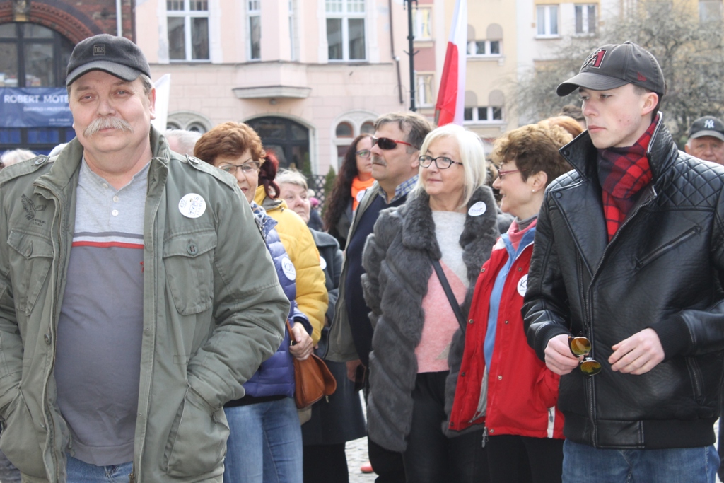 LEGNICKIE POLE. Zawiniło poranne słońce