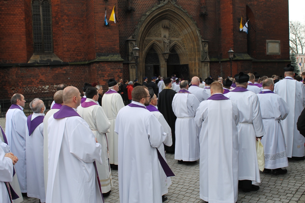 LUBIN. Bili, grozili i okradali starszych i niepełnosprawnych