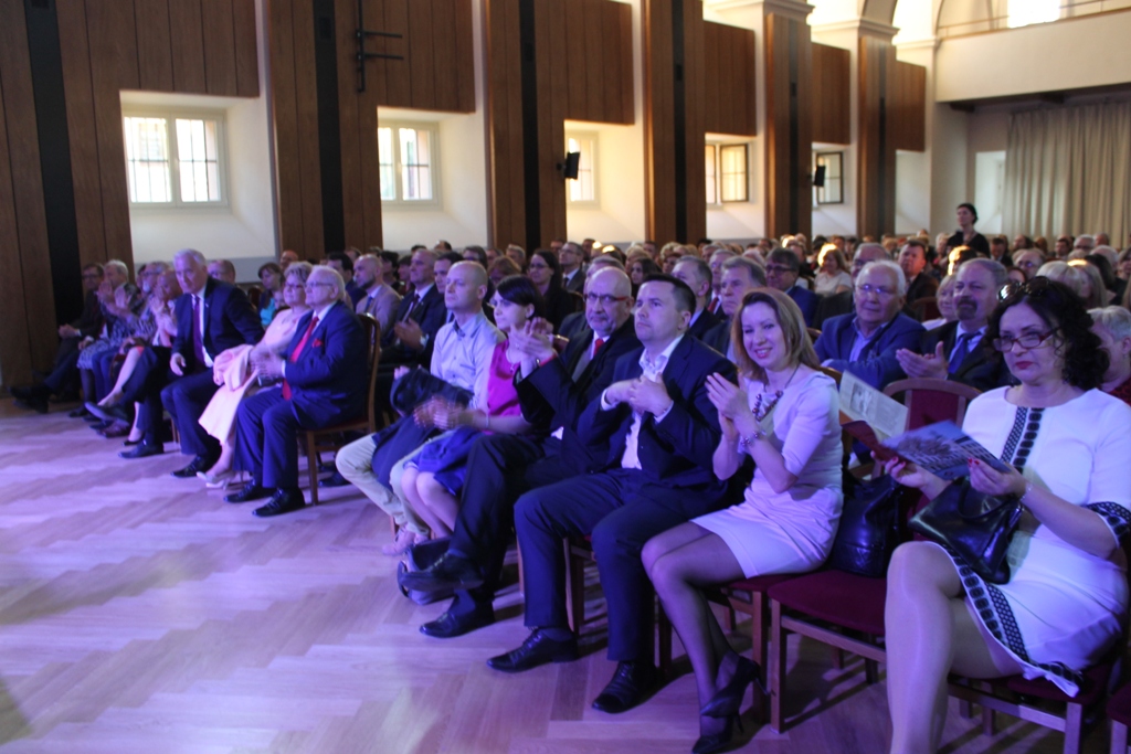 LEGNICA. Kwiatkowski z Lipińskim spotkali się przy… walizce