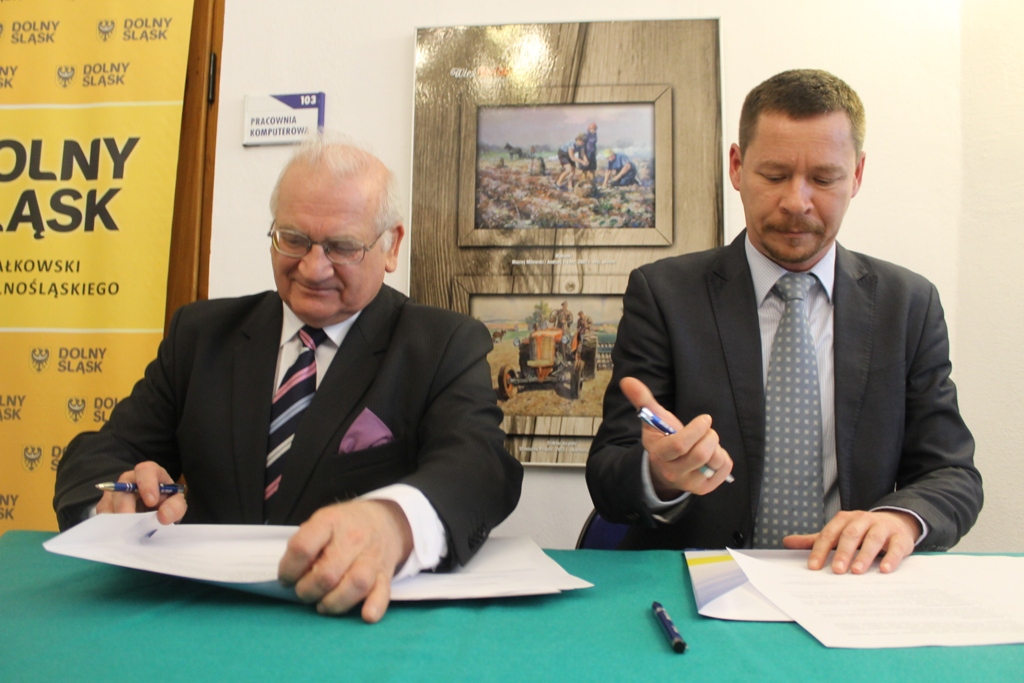 POLKOWICE. Mieszkańcy niechętnie wywieszają flagi