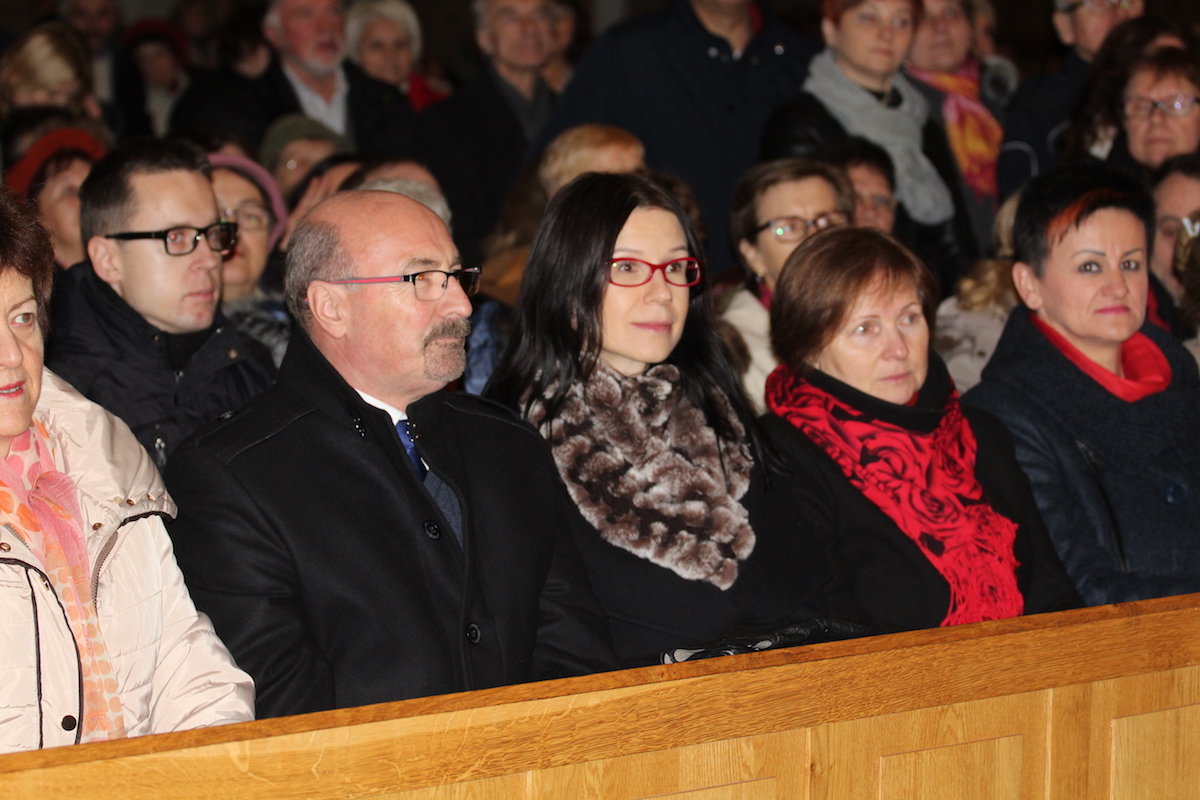 LEGNICA. Z Ratusza na cokół