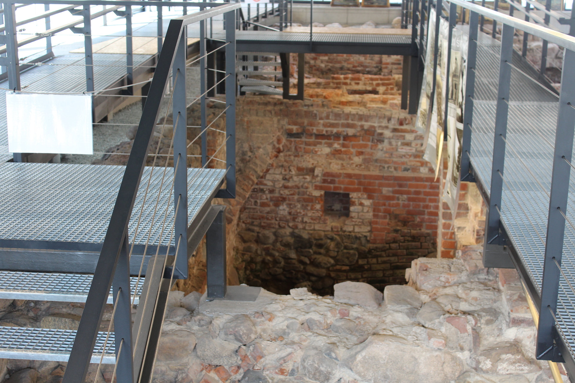 GŁOGÓW. Przeprosiny z sukiennicami w tle