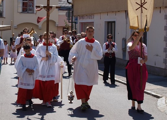 GŁOGÓW. Setki wiernych podczas procesji Bożego Ciała