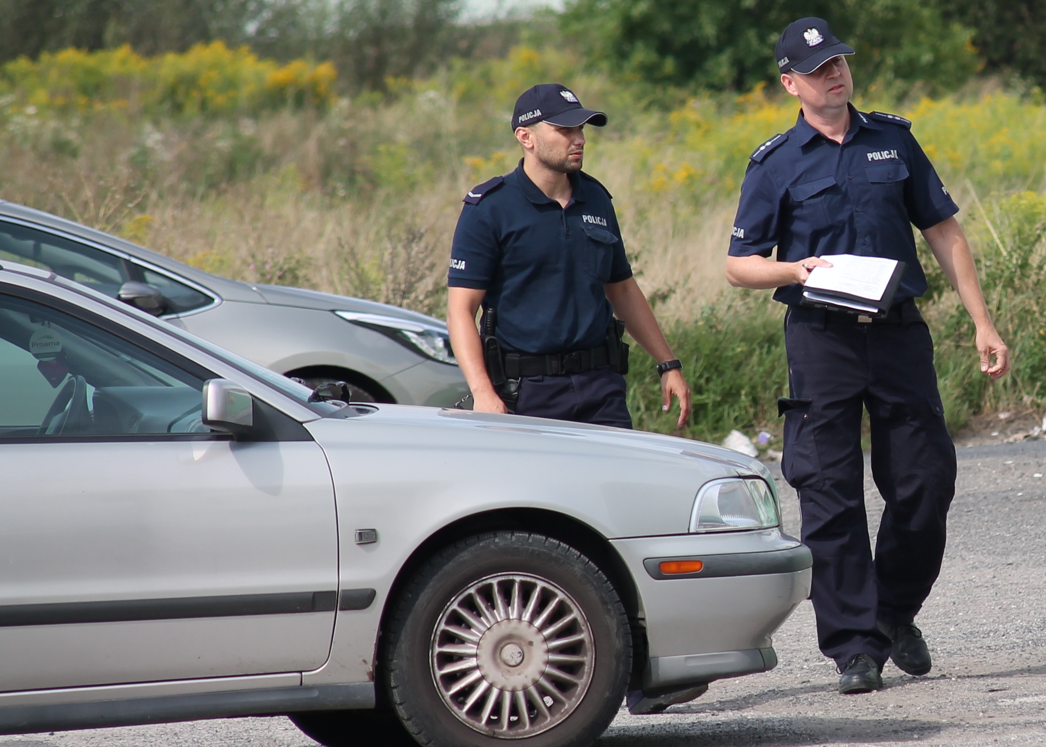 LUBIN. Bombowe alarmy sparaliżowały prace sieci handlowej