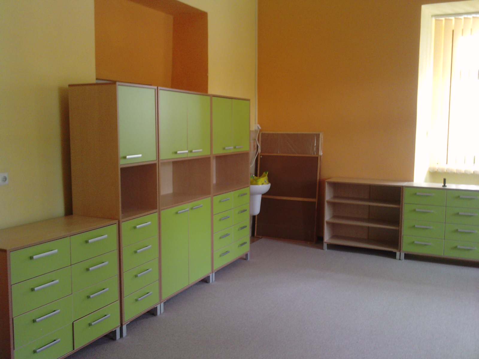 ZŁOTORYJA. Kolorowe meble, nowe zabawki i place zabaw