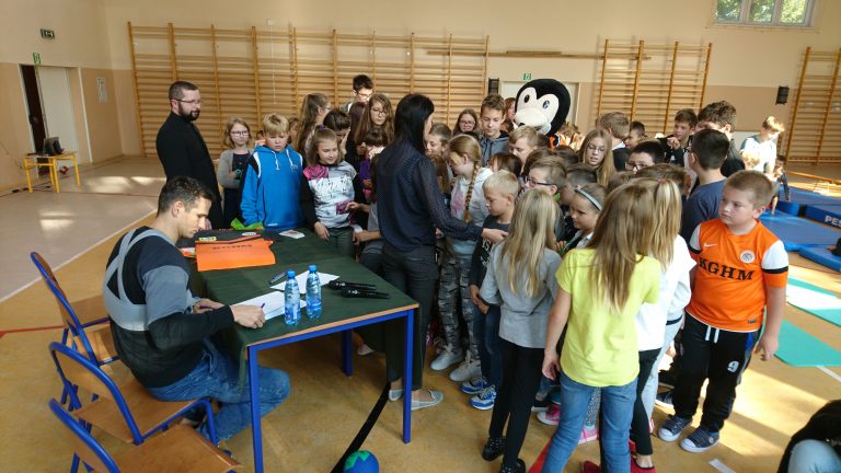 BOLKÓW. Penetrują powojenne tunele