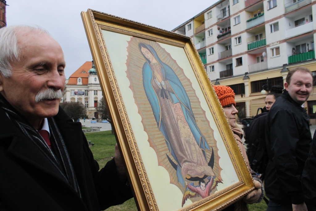 LEGNICA. Egipskie ciemności na Bielanach