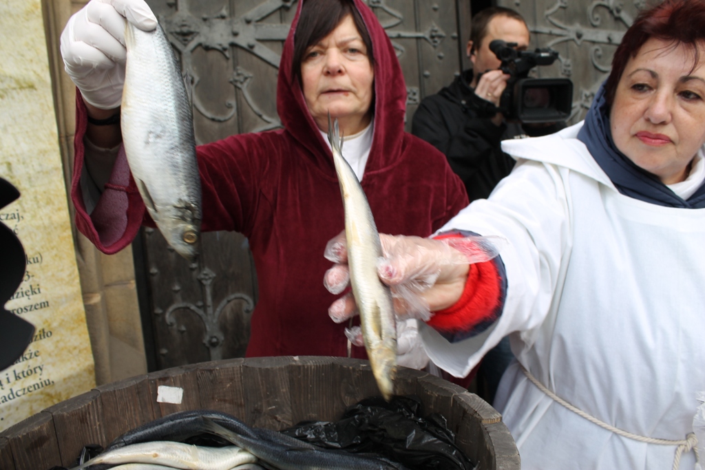 Wielkopiątkowe: śledź, chleb i jednogroszówka