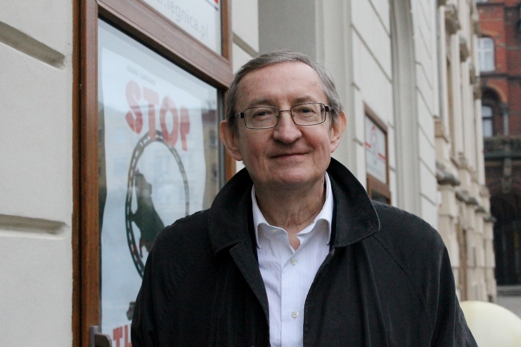 LEGNICA. Kolumbarium w miejscu muru