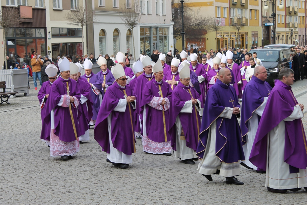 LEGNICA. Rabczenko o koalicji i reklamie w parafiach