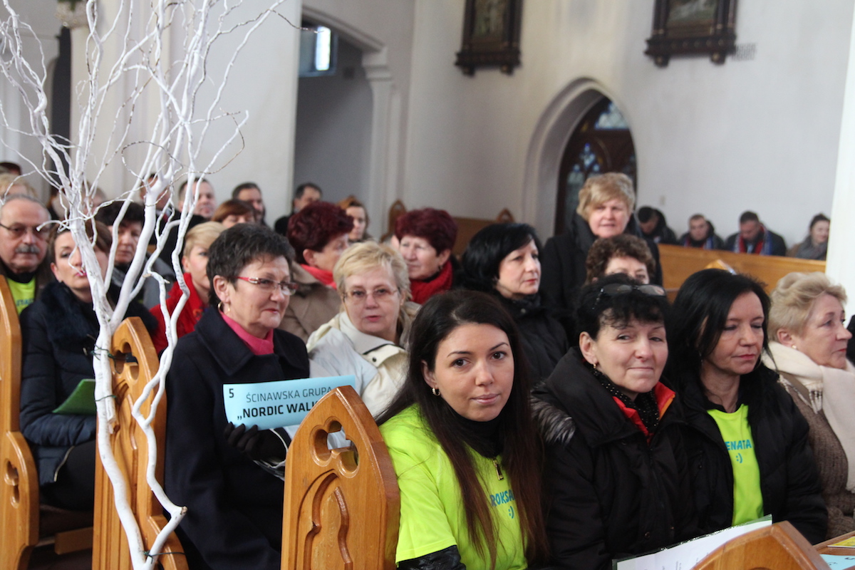LEGNICA. Strażnicy pomagają uruchomić auto