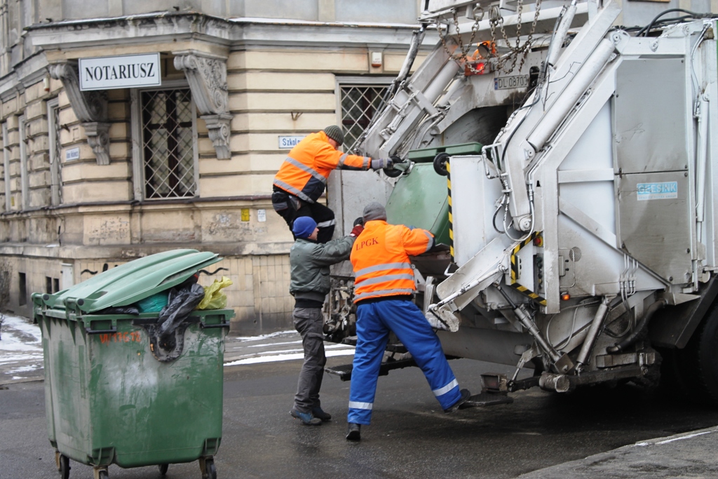 LEGNICA. Ścigają śmieciowych dłużników