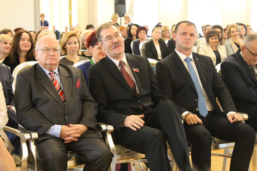 LEGNICA. Zrywają nawierzchnię Jaworzyńskiej (FOTO)