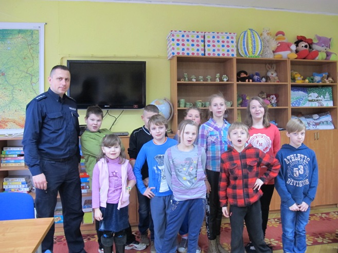 JAWOR. Rozmawiają z najmłodszymi o zagrożeniach