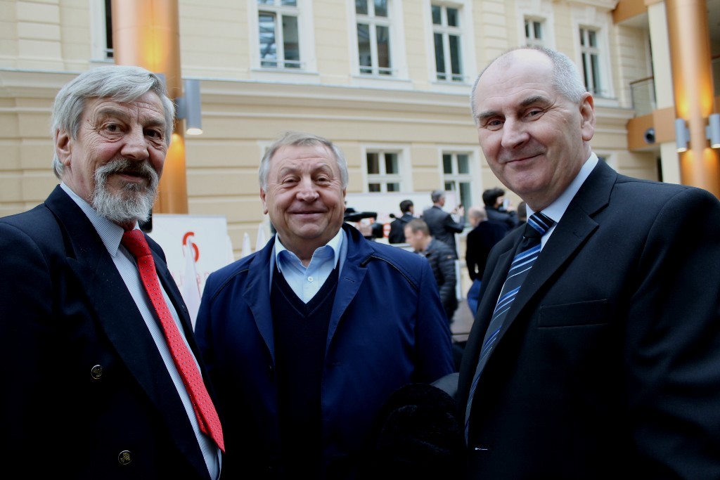 LEGNICA. Sloganowa krytyka