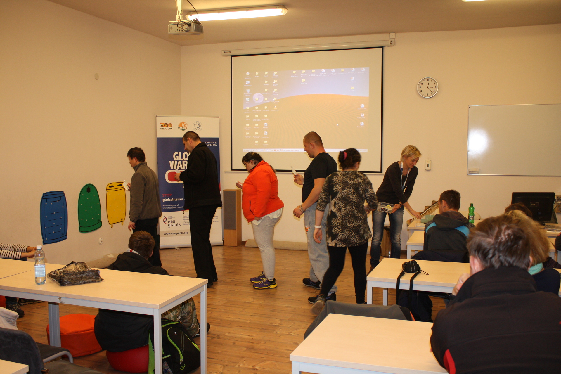 POLKOWICE. Niepełnosprawni dokarmiali leśne zwierzęta