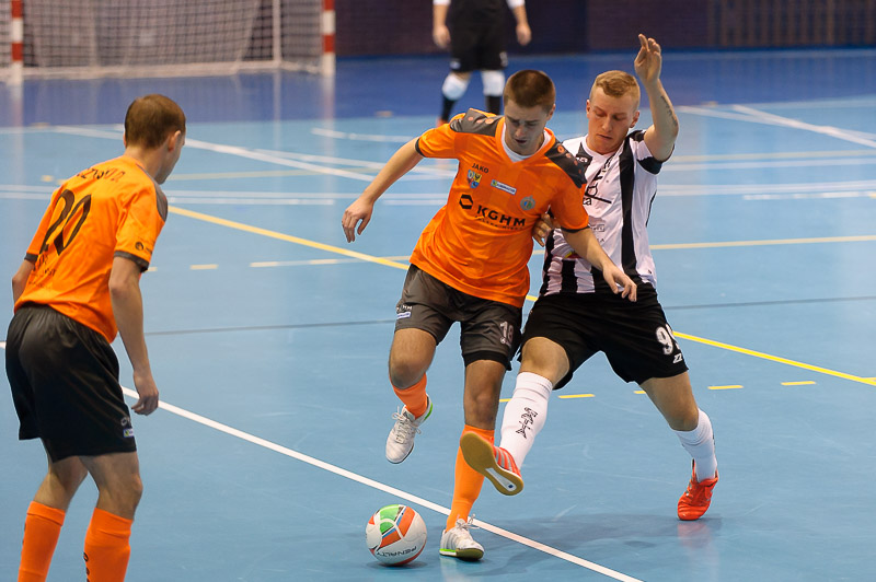 LUBIN. Piłkarki wciąż w walce o złoto