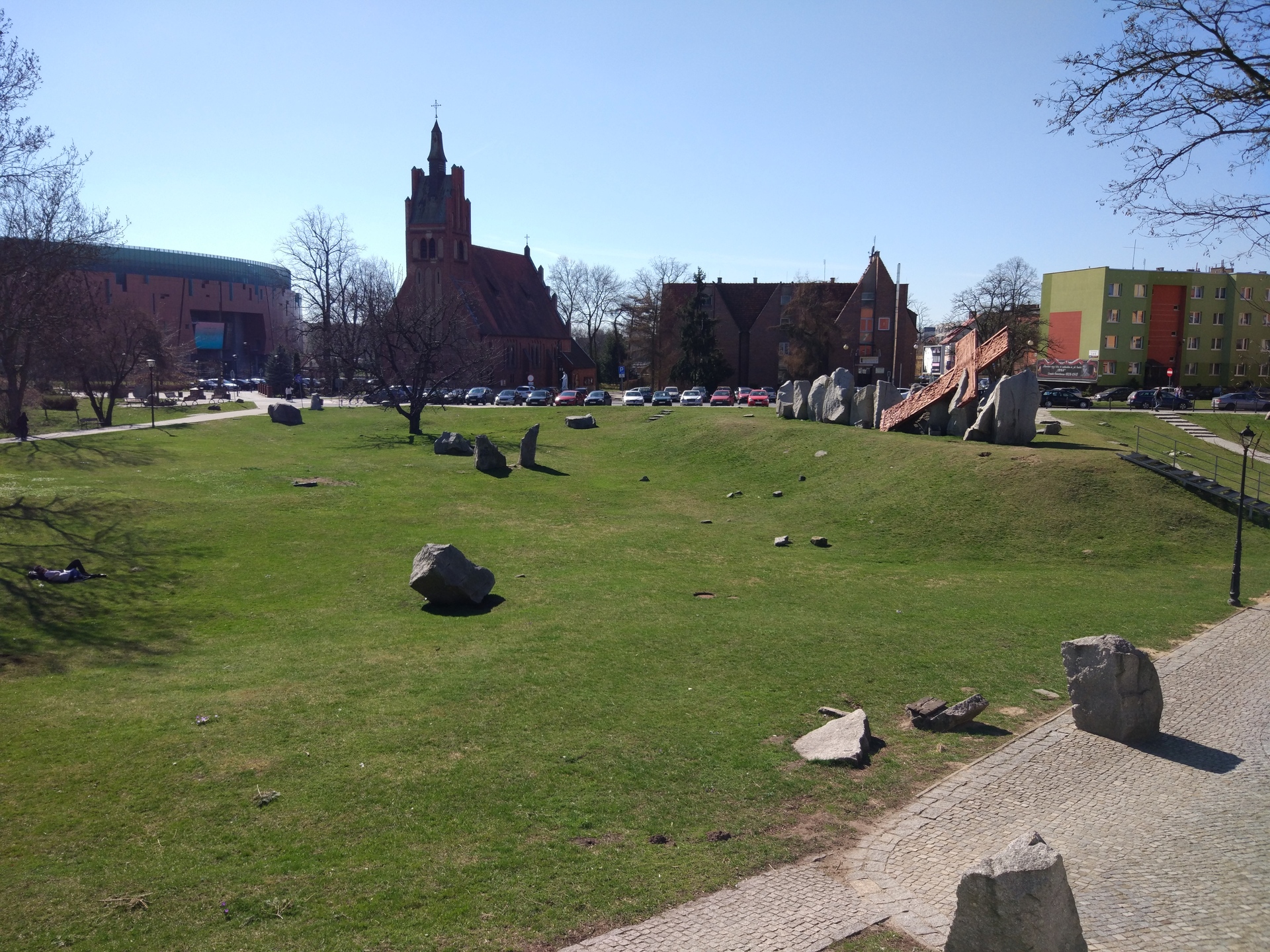 LEGNICA. Żywe rybki i maszyna do szycia