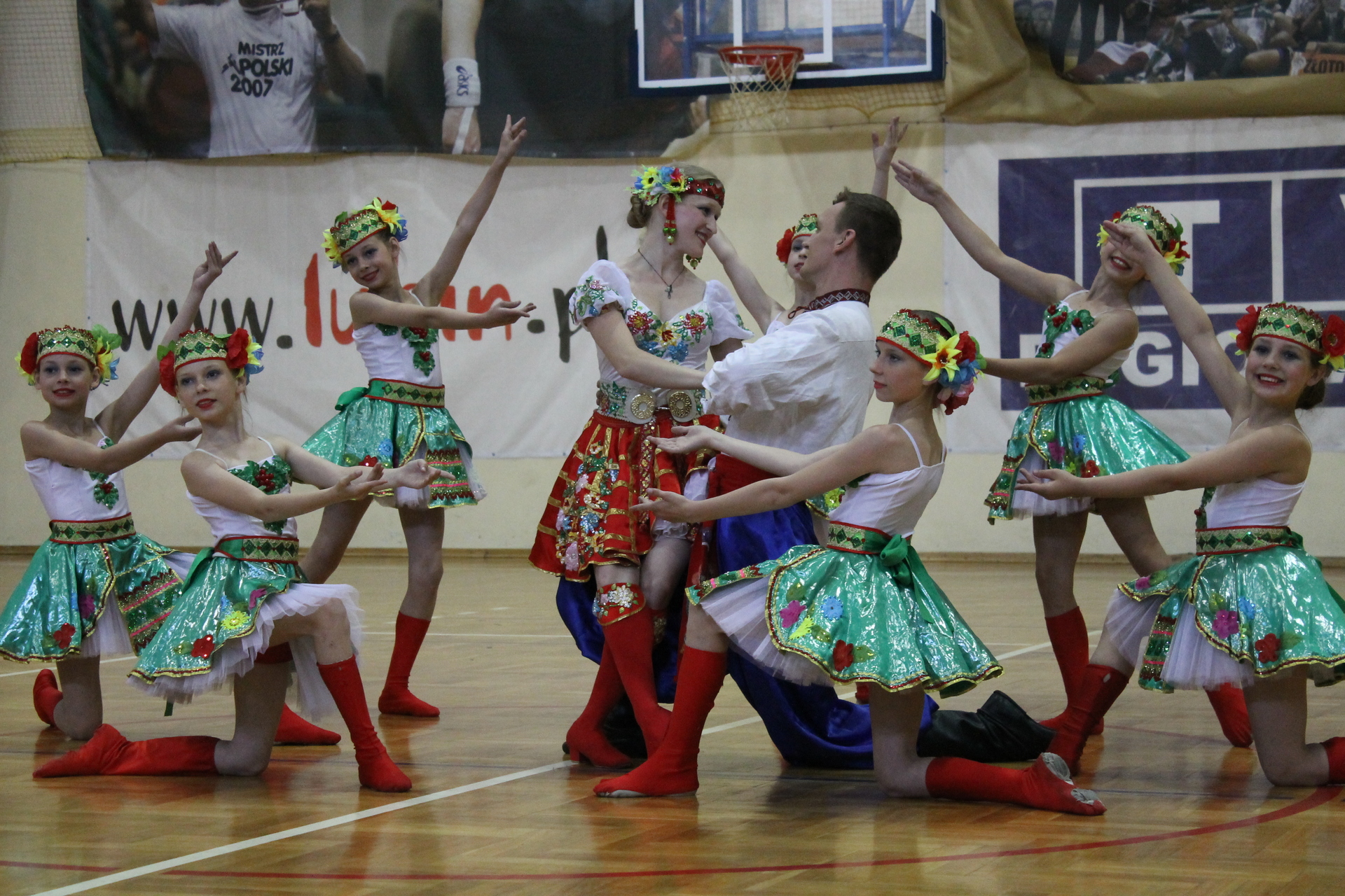 LUBIN. Zatańczyli dla polskich dzieci/video/