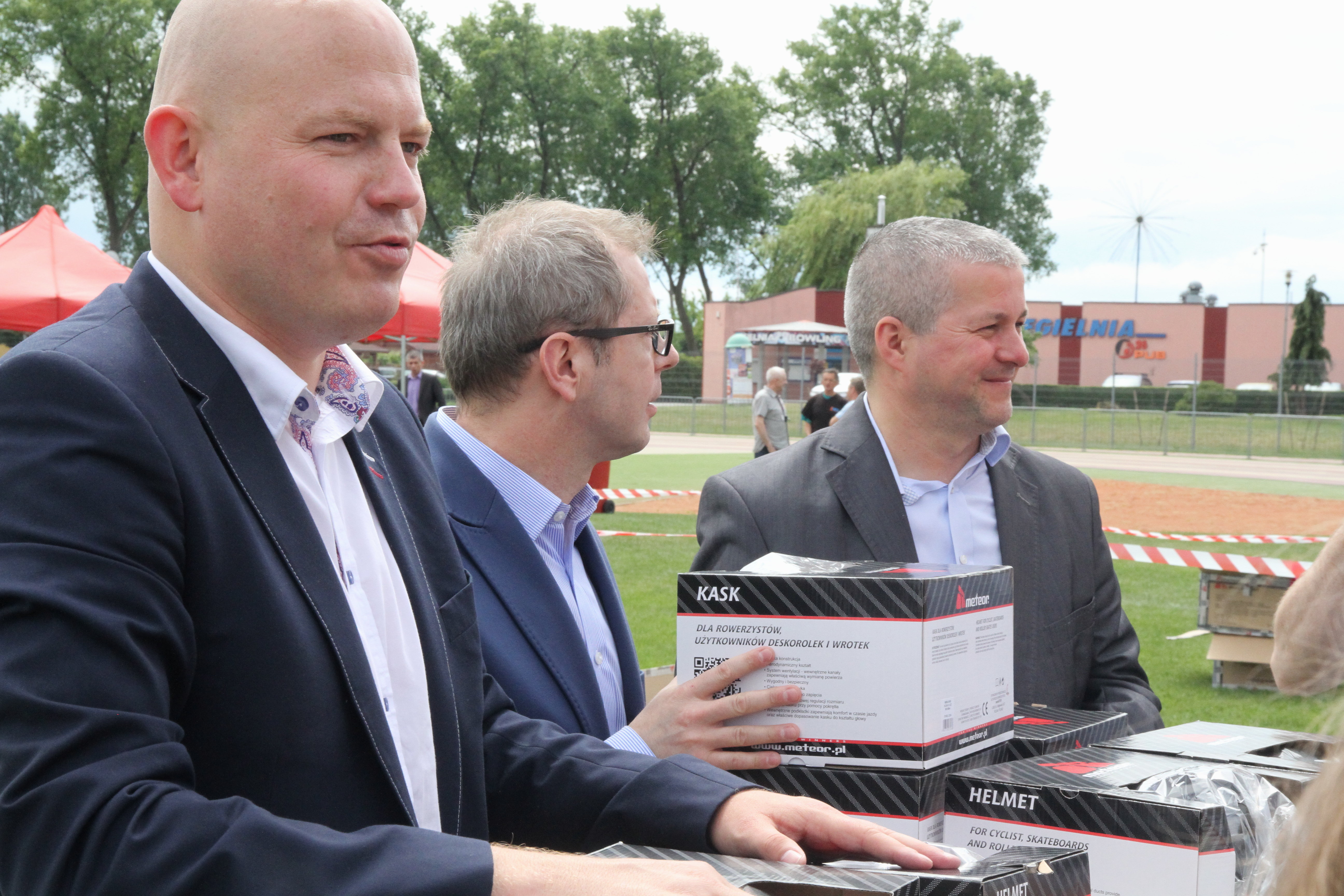 LUBIN. Rozdają kaski od dziesięciu lat