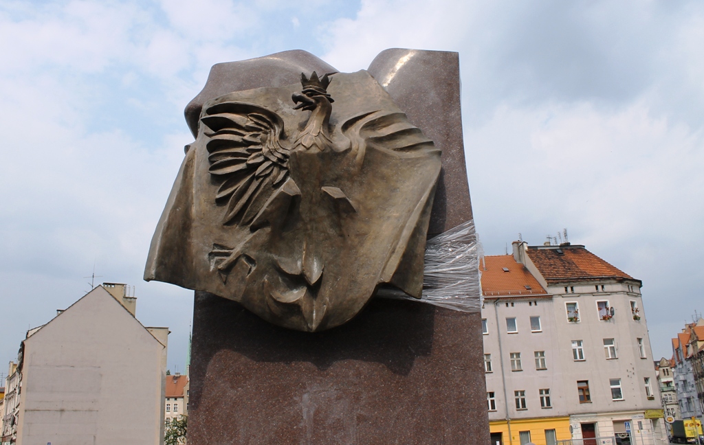LEGNICA. Pomnik w całej okazałości (FOTO)