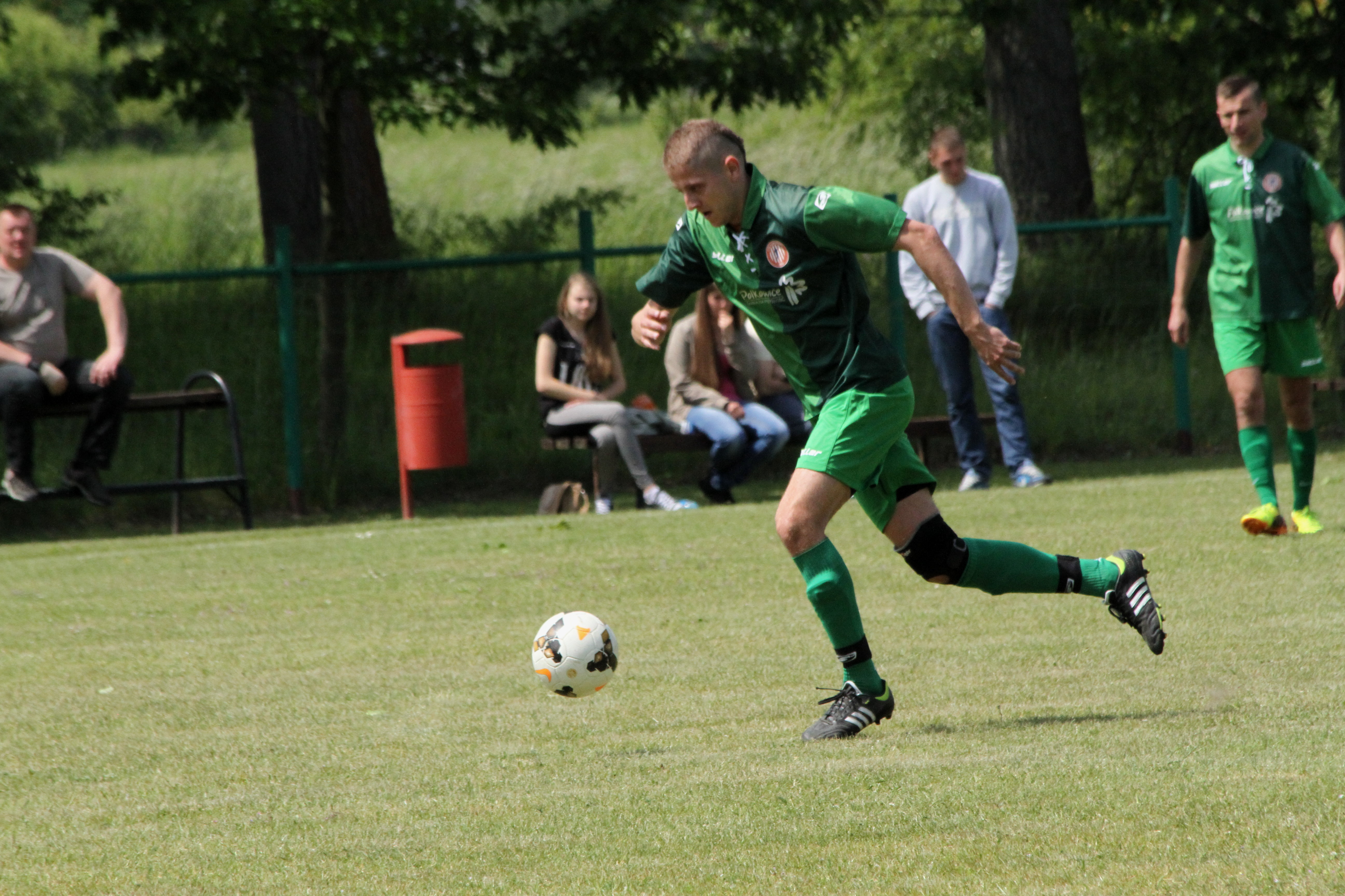 KOMORNIKI. O awans z outsiderem