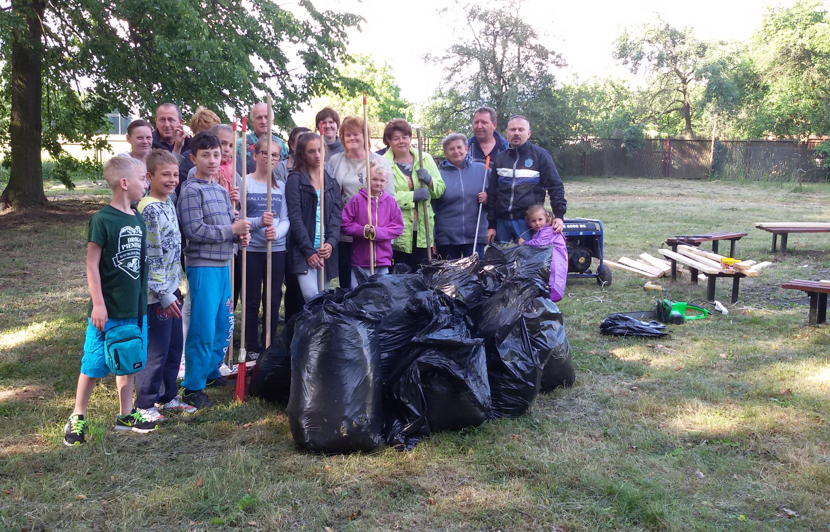 GMINA POLKOWICE. Posprzątali park przed koncertem