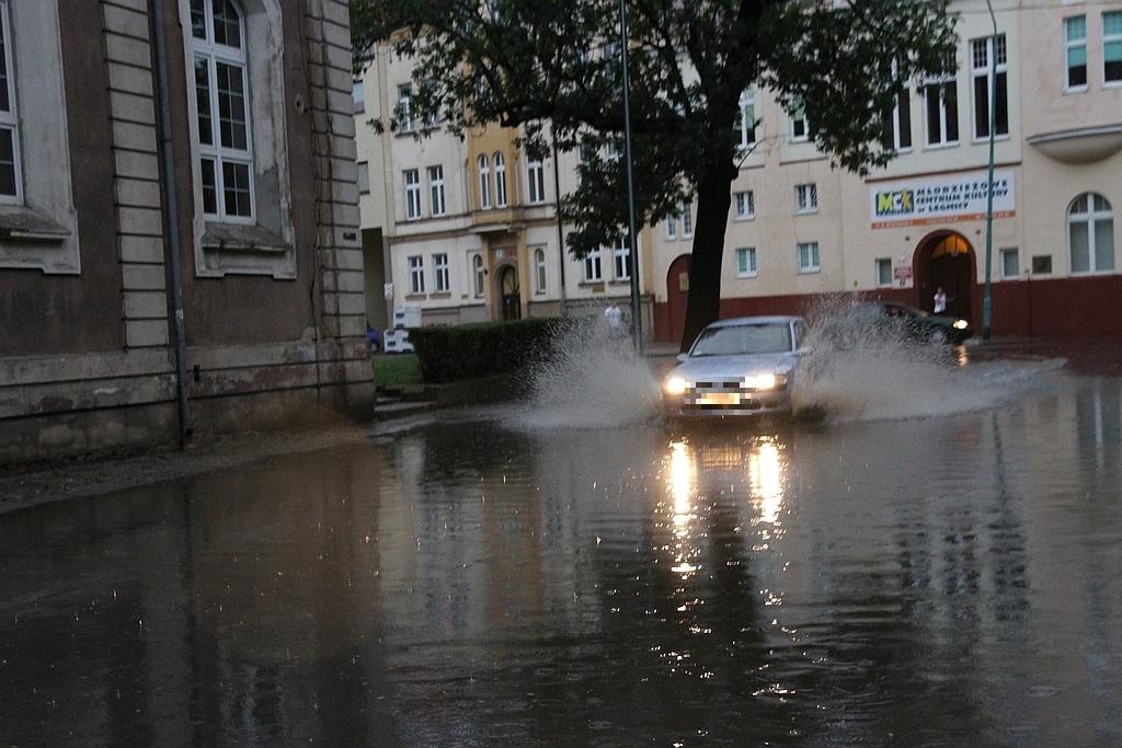 LEGNICA. Z małej chmury duży deszcz (FOTO)