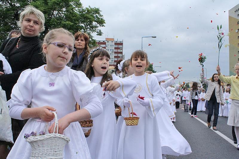 LUBIN. Procesje i utrudnienia na drogach
