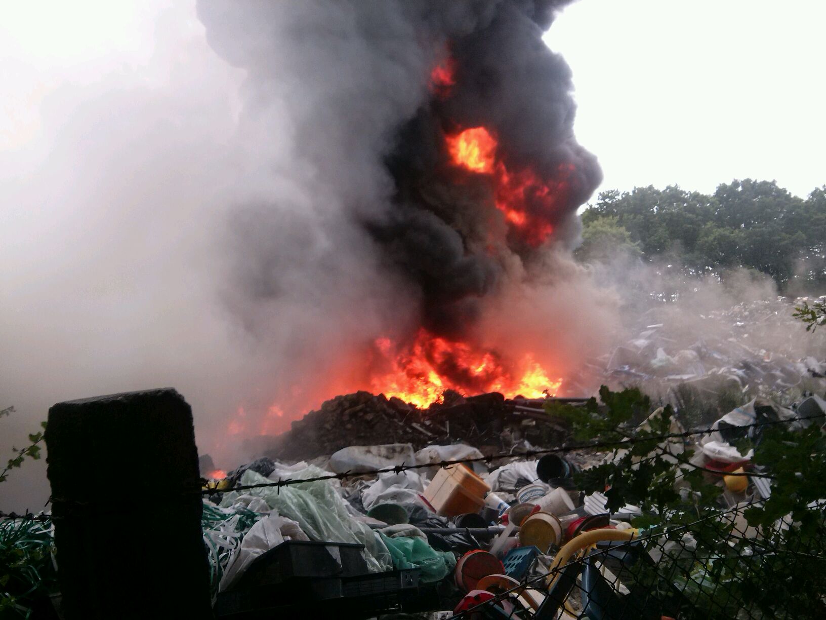 LUBIN. Płonie składowisko! Grozi nam katastrofa ekologiczna? (FOTO, WIDEO, AKTUALIZACJA )