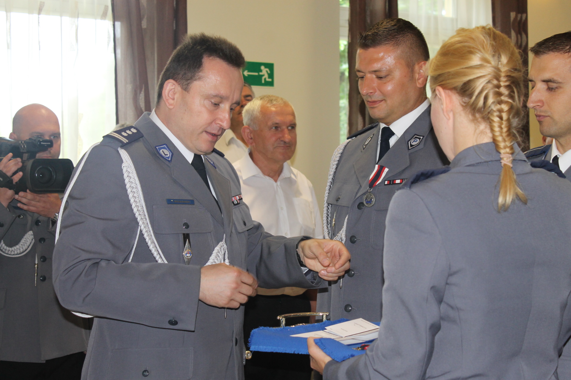 POWIAT LUBIŃSKI. Policja świętuje, prawie setka z awansem/video/