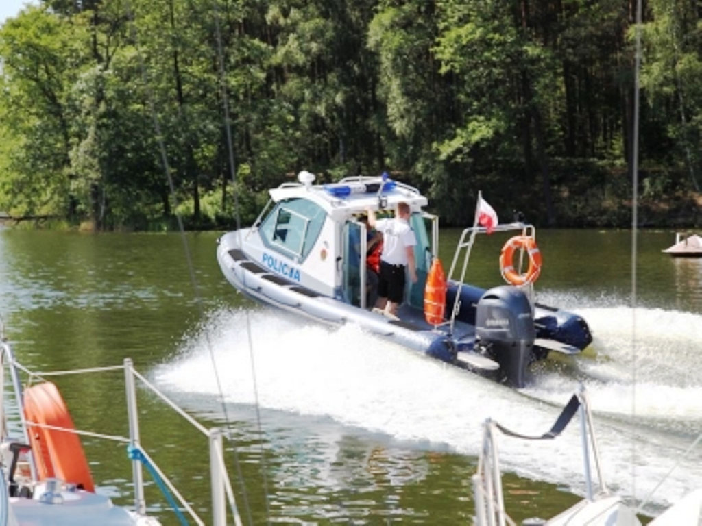 LEGNICA. Raczył się alkoholem na środku jeziora