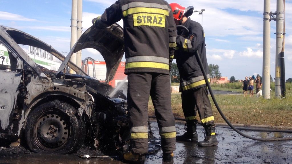 ZŁOTORYJA. Spłonął nissan