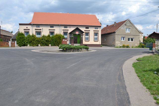 GŁOGÓW. Gminy zdobywają fundusze i remontują drogi