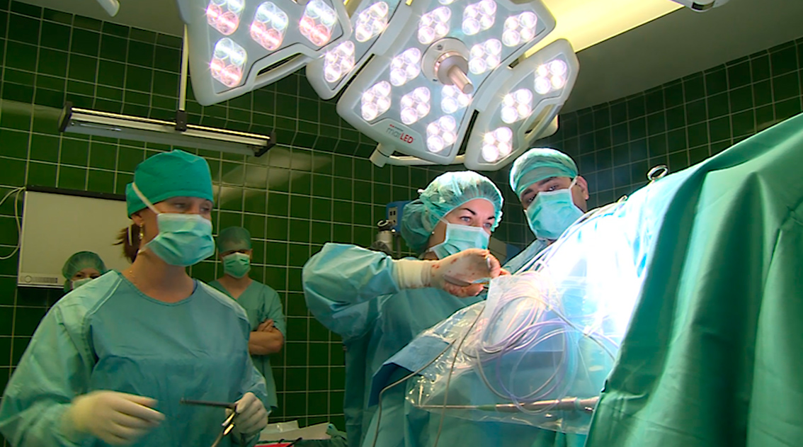 LEGNICA. Ultradźwiękiem rozbijają guzy (WIDEO)