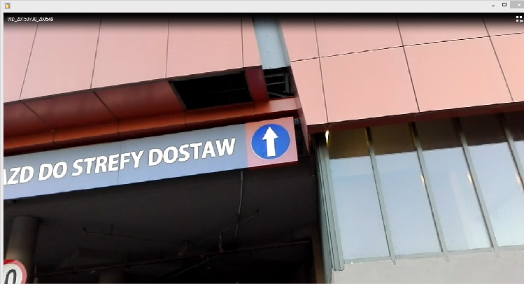 LUBIN. Spadła z galerii z kawałkiem ściany