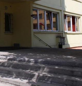 ZŁOTORYJA. Likwidują bariery, by ułatwić życie rodzicom