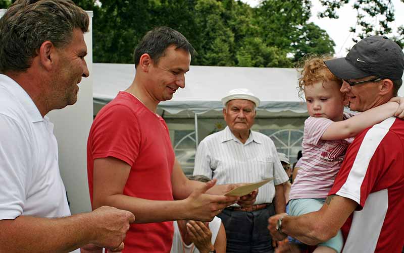 JAWOR. Radośni alkoholicy powitali lato