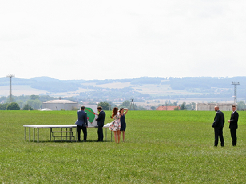 JAWOR. Piechociński wyprowadzony w pole