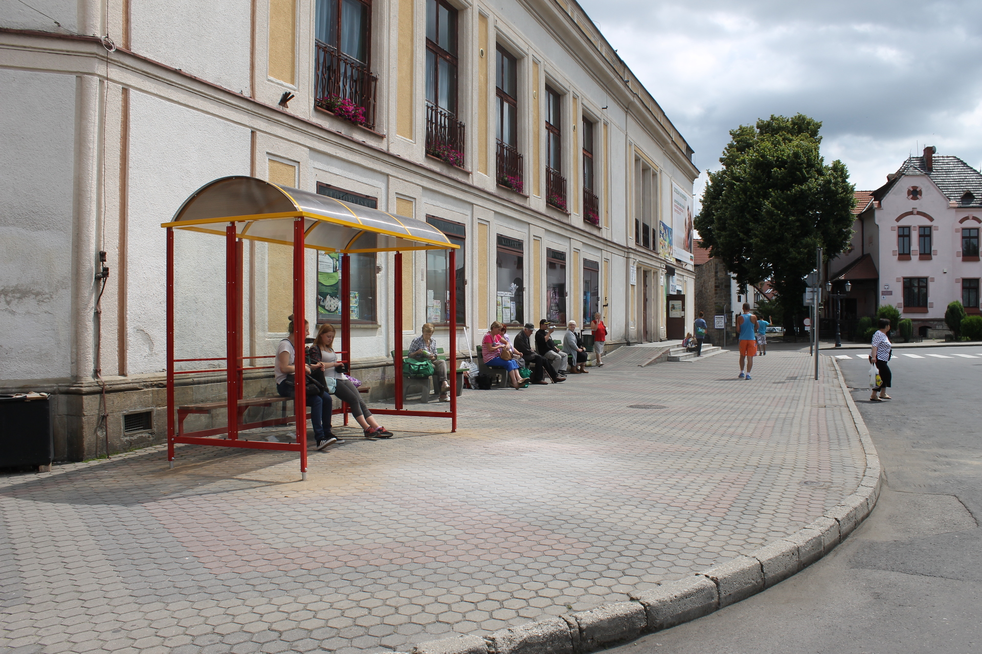 ZŁOTORYJA. Zaczekają pod wiatą