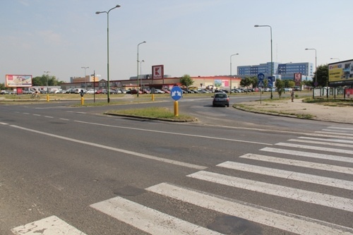 LEGNICA. Tymczasowe rondo na Piekarach