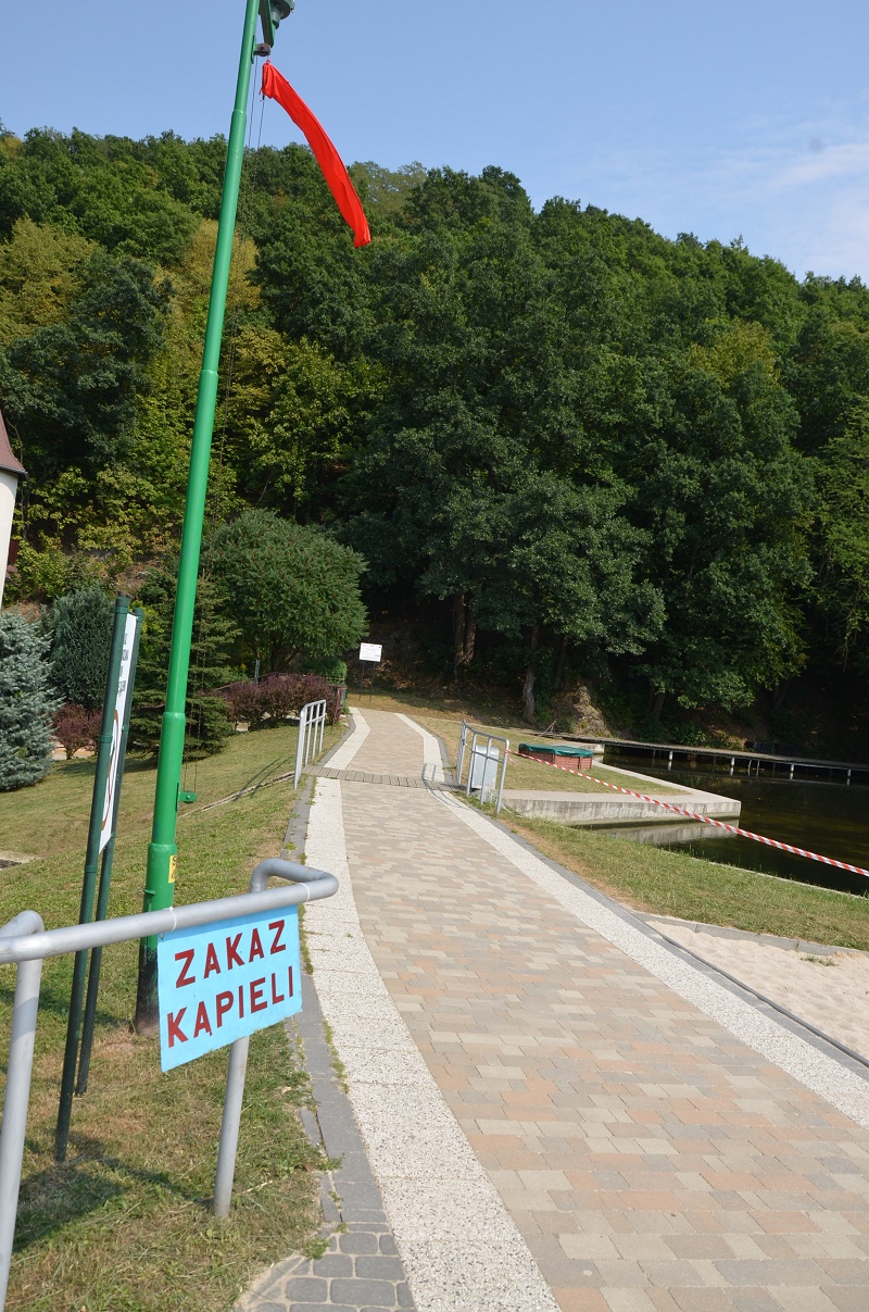 ZŁOTORYJA. Wciąż zakaz kąpieli w zalewie