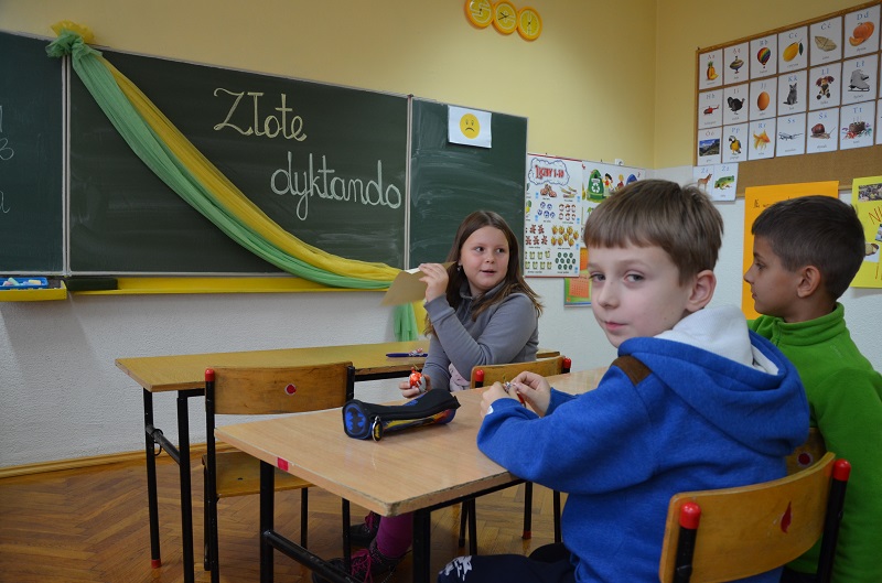 ZŁOTORYJA. By pisać bez „byków”, zbierają na książkę